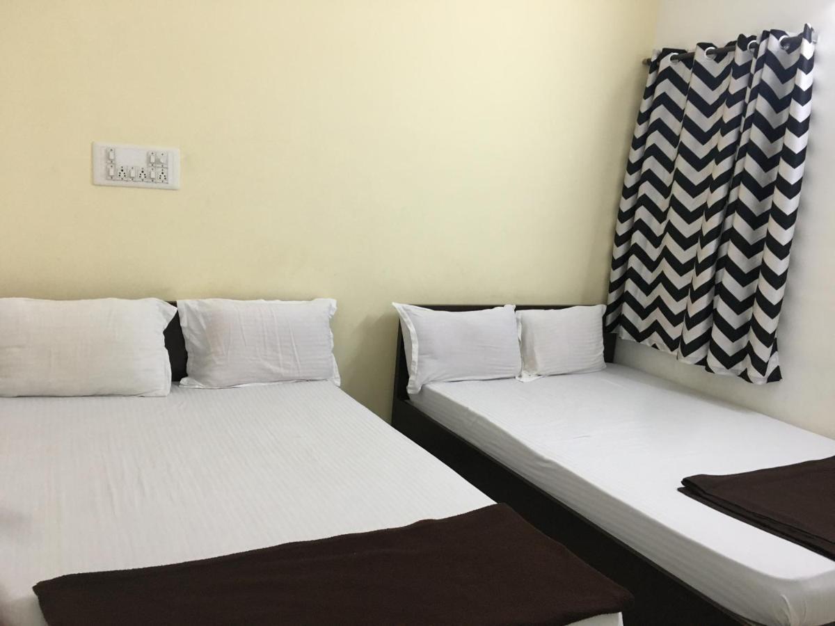 Srirangam Suit Rooms Tiruchirappalli Bagian luar foto