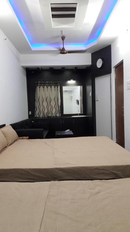 Srirangam Suit Rooms Tiruchirappalli Bagian luar foto